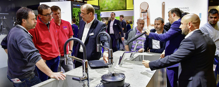 Messen positionieren sich stärker noch als bisher als Netzwerke der Zukunft. Längst geht es nicht mehr nur um „Ausstellung“, sondern um das Schaffen von Erlebnissen.