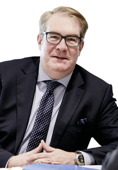 Jens Wischmann  ist ­Geschäftsführer der ­Vereinigung Deutsche Sanitärwirtschaft e. V. (VDS) mit Sitz in Bonn. Seit 2001 vertritt er im Dachverband der deutschen Unternehmen im Bereich Bad und Sanitär die gemeinsamen Interessen der Mitglieder für den Lebensraum Bad in der ­Öffentlichkeit.
 www.sanitaerwirtschaft.de