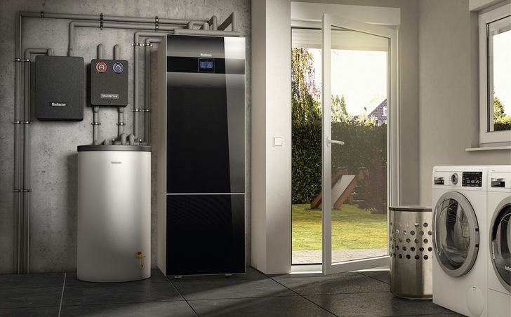 Eine reversible Luft/Wasser- oder Sole/Wasser-Wärmepumpe sorgt ganzjährig für angenehme Raumtemperaturen – im Winter und auch im Sommer.