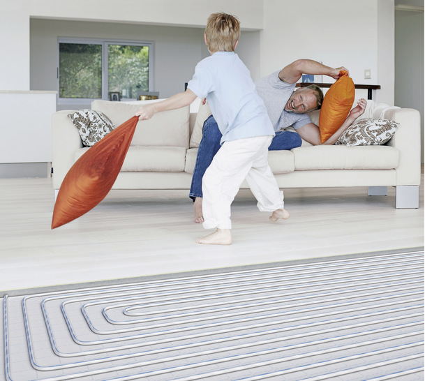Fußbodenheizungen sind energieeffizient, ihre Wärmeabgabe wird als besonders angenehm empfunden. - © Bild: Uponor
