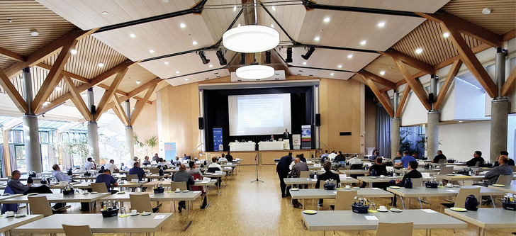 Zur Mitgliederversammlung 
kamen die Delegierten zahlreich und hochmotiviert nach Stuttgart. - © Bild: Fachverband SHK BW
