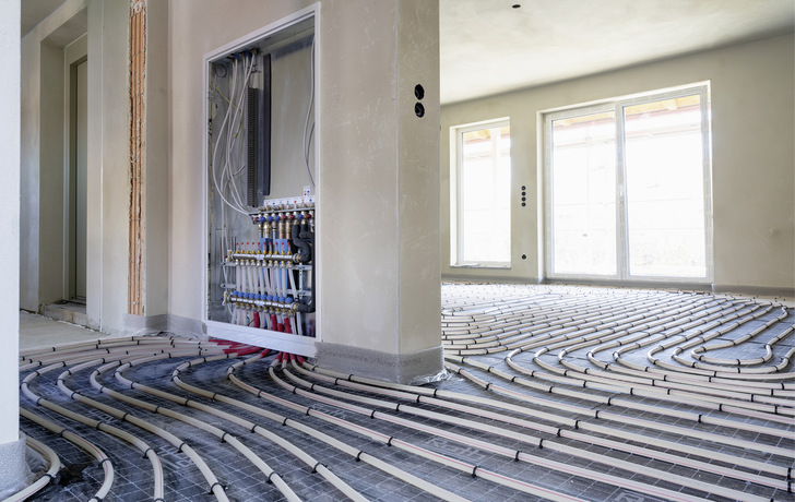 In dem Mehrfamilienhaus sind rund 400 m² Roth Tackersystem für die Flächenheizung und -kühlung installiert worden. - © Bild: Roth Werke

