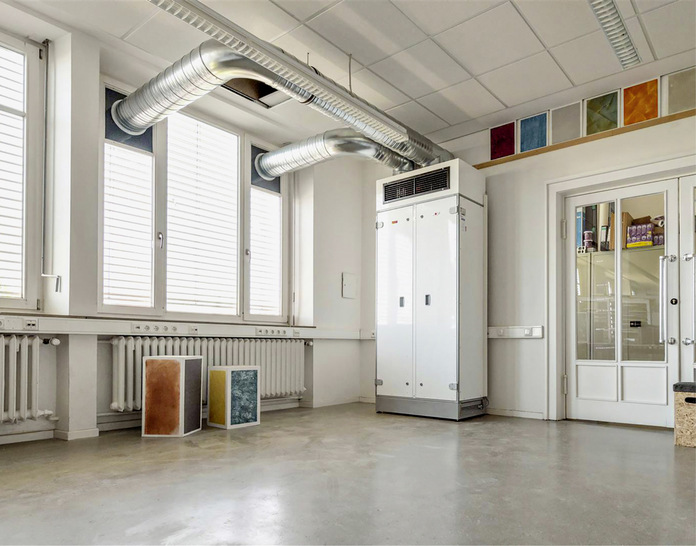 Bild 1: In Kassel wurden im Sommer 2021 in 120 Räumen von 13 Schulen und drei Kindertagesstätten die dezentralen Comfort-Großraum-Lüftungsgeräte CGL Edu von Wolf installiert.