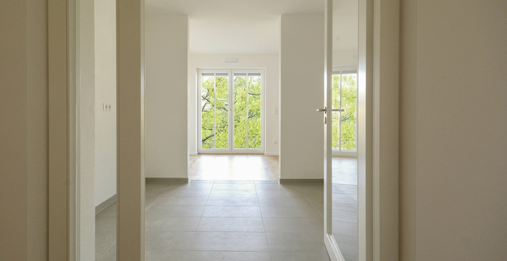 Ein regelmäßiger Wasser­austausch zur Sicher­stellung der Trinkwasser­hygiene muss auch in leer stehenden Gebäuden, Wohnungen oder Räumen stattfinden.