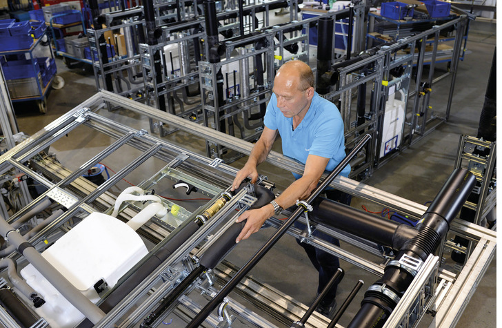 Planungssicherheit durch Vorfertigung: Statt Einzelteilen erhält der Auftraggeber ein Gesamtprodukt, das alle baurelevanten Auflagen – auch zu Schall- und Brandschutz – nach Fertigstellung erfüllt.