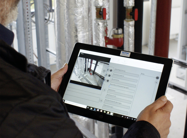 Dokumentations-Apps rationalisieren die Erfassung von Baustellenaktivitäten und das Management von Mängeln. - © Bild: BauMaster/Fuerthauer)
