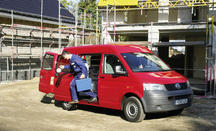 Hektik bei einem Wasserschaden: Trotzdem ist Besonnenheit gefragt – das gilt auch für die Sicherung eines defekten Bauteils zwecks Beweisführung. Organisierte Innungsbetriebe profitieren bei einer HÜV-Schadenmeldung von einem geregelten Verfahren und können bei ­ihrer SHK-Berufsorganisation Beratung bekommen.