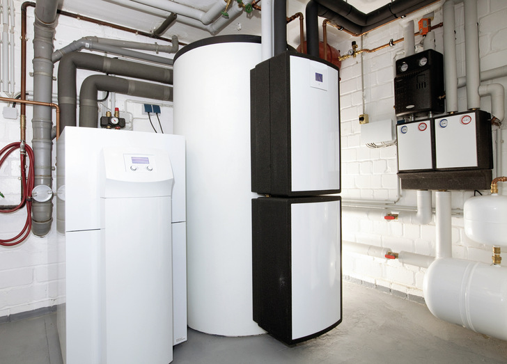 Die Art der Regelung von Verbrauchern in Heiz- und Kühlsystemen wirkt sich sowohl auf das thermische Verhalten als auch die Effizienz aus. - © Bild: BDH
