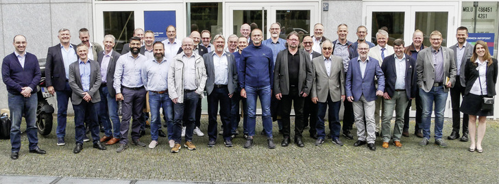 Präsenzsitzung möglich: Nach langer Pandemiezeit trafen sich die Teilnehmer der Bufa SHK erstmalig wieder – diesmal am neuen Sitz der Berliner ZVSHK-Geschäftsstelle in der Budapester Straße 31.