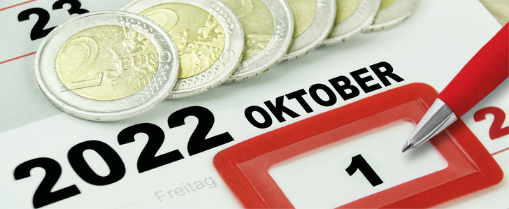 Stichtag 1. Oktober: Der höhere Mindestlohn führt u. a. dazu, dass einige Verträge neu gefasst werden müssen. 
Zudem muss das Abrechnungssystem entsprechend umgestellt werden. - © Bild: PhotoSG - stock.adobe.com
