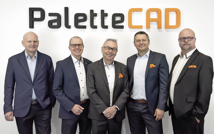 Firmengründer Dr.-Ing. Walter Zinser (Mitte) und der neue Vorstand der Palette CAD AG (von links: Frank Kobs, Dirk Böckstiegel, Walter Zinser, Elvis Grabic, Volker Zeller). - © Bild: Palette CAD
