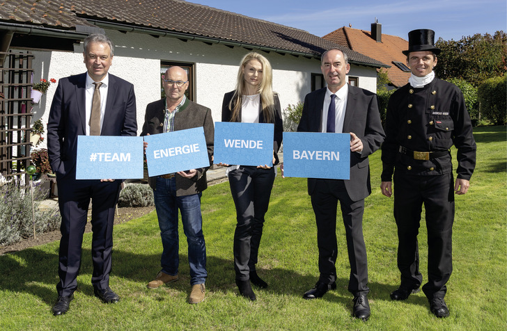 Der bayerische Wirtschafts- und Energieminister Hubert Aiwanger (2. von rechts) und Dr. Wolfgang Schwarz starteten gemeinsam die Heizungsoptimierungs-Kampagne.