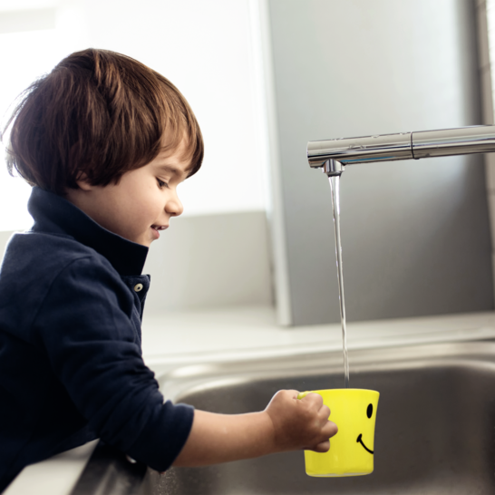 Trinkwasser muss dauerhaft genusstauglich, sauber und rein sein. Dann kann es auch immer unbedenklich getrunken werden. - © Bild: Viega
