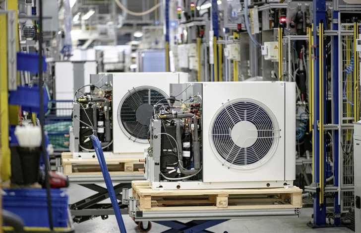 Die Effizienz von Wärmepumpen wird durch eine Vielzahl von Kennwerten beschrieben. Dabei ist es wichtig zu wissen, worauf sich diese jeweils beziehen und welche Aussagen sich daraus ableiten lassen.