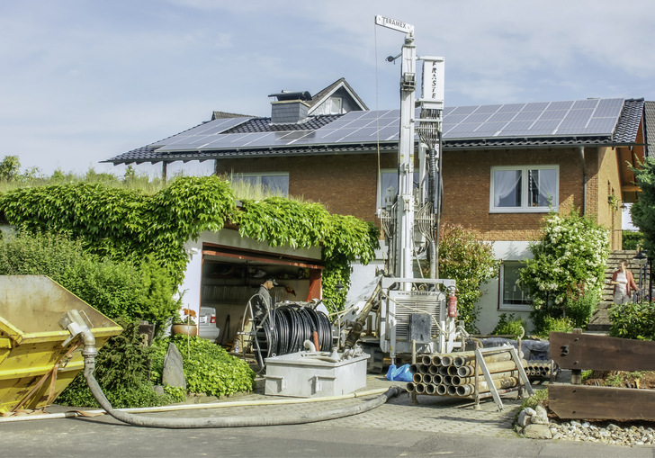 Erdwärmesonden haben ihre Tücken, ob als Einzelsonde für das Ein- und Mehrfamilienhaus, als Erdsondenfeld nur zum Heizen oder als komplexes geothermisches System zum Heizen, Kühlen und zur saisonalen Energiespeicherung. - © Bild: Helfried Naumann
