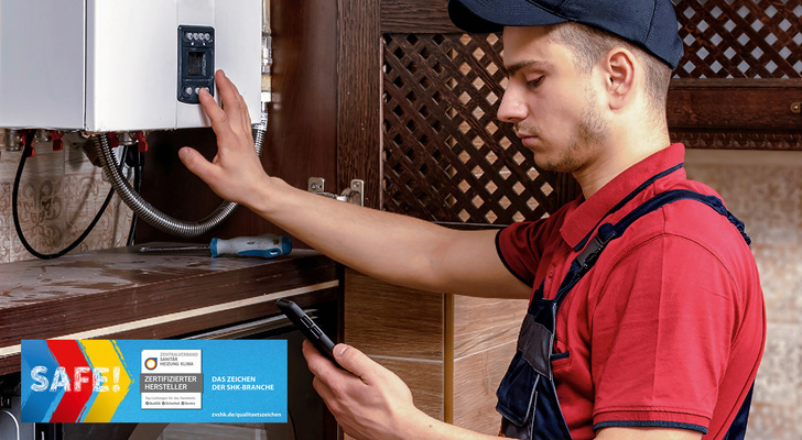 Mit dem „Live Video Call“ holt der Installateur den Grundfos-Servicetechniker per Videoanruf auf die Baustelle.