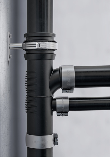 Die Hauptaufgabe eines Entwässerungssystems in der Gebäudetechnik besteht darin, das anfallende Schmutzwasser störungsfrei in die öffentliche Kanalisation abzuleiten.