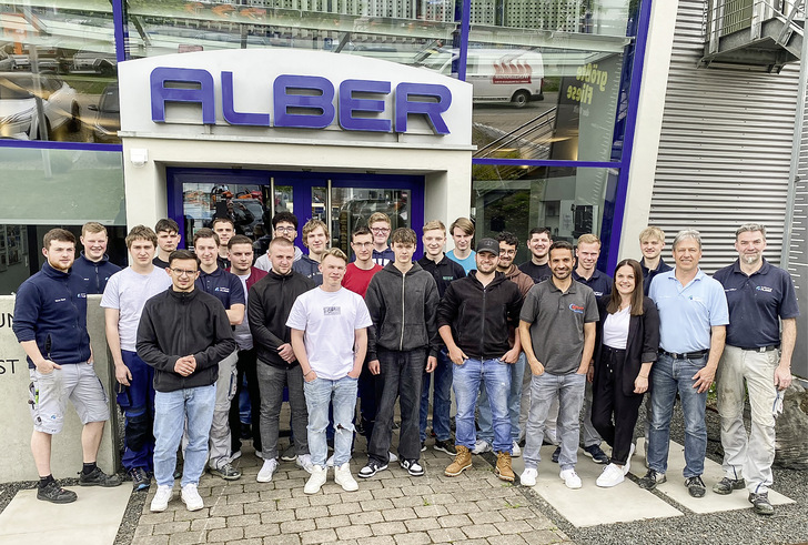Der jüngste Azubi-Tag der bad & heizung-Gruppe fand bei Alber statt. Thema: Komplettbadsanierung und Traumbäder aus einer Hand.