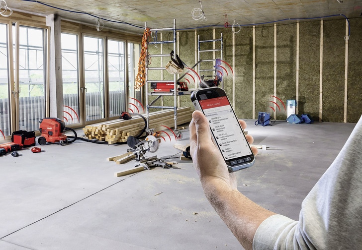 Alles noch da? Digitale Betriebsmittelverwalter optimieren die Verfügbarkeit von Arbeitsmitteln und reduzieren den Werkzeugschwund. - © Bild: Hilti
