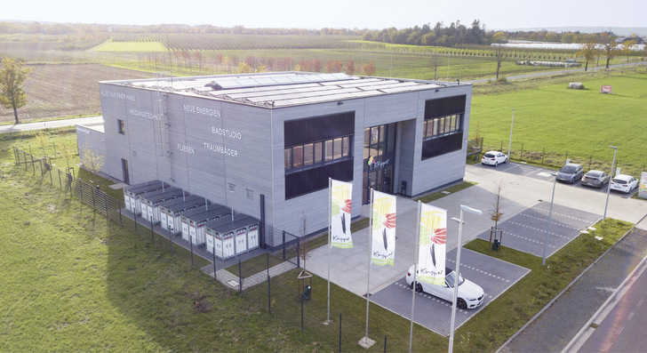 Der Gewerbeneubau in Meckenheim reizt die Möglichkeiten moderner Haustechnik so weit wie möglich aus: Photovoltaik, Batteriespeicher, Brennstoffzelle, Geothermie etc.