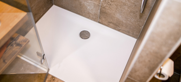 Innovation wirkt im Verborgenen: Duschflächen des Hotels sind mit BetteAntirutsch Sense ausgestattet, auf dem glasierten Titanstahl weder sichtbar noch spürbar, jedoch mit stark rutschhemmendem Effekt.