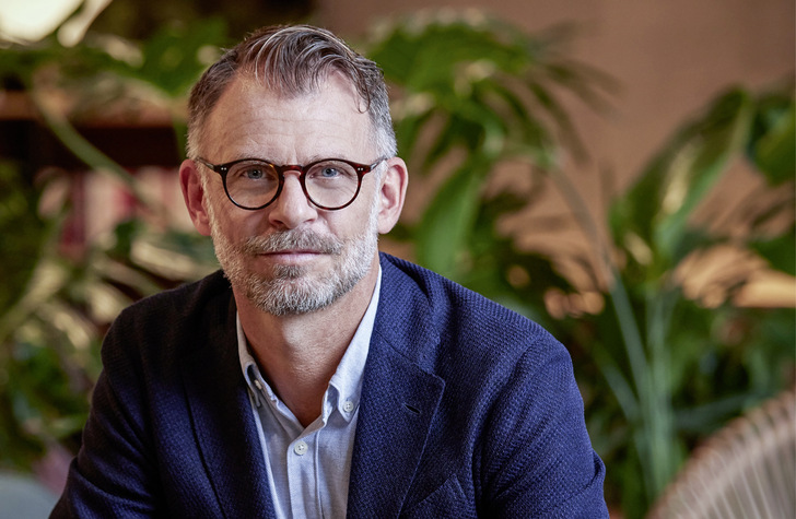 „Ich setze Schwarz ein, wenn ich einem Badezimmer eine ­introvertierte, leicht mystische Atmosphäre geben möchte.“ 
 Andrin Schweizer ist Architekt in Zürich