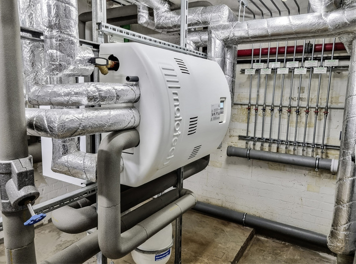 Ein Zirkulationsbetrieb in Verbindung mit zentralen Frischwasserstationen und geringer Zapfentnahme kann ­unerwünschte Temperaturerhöhungen im System zur Folge haben. - © Bild: Malotech
