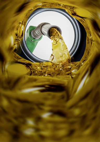 Begrenzt verfügbar: E-Fuels gibt es (noch) nicht für die Allgemeinheit, denn eine Massenproduktion stark emissionsarmer Kraftstoffe ist erst im Aufbau.