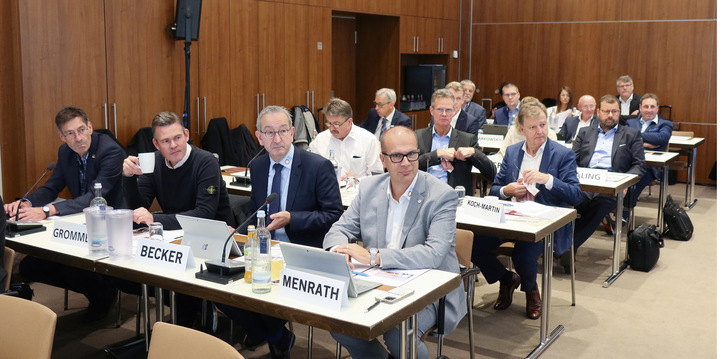 Viel Aufmerksamkeit erhielten die politischen Themen zur jüngsten Mitgliederversammlung des ZVSHK in Hamburg. - © Bild: SBZ / Jäger
