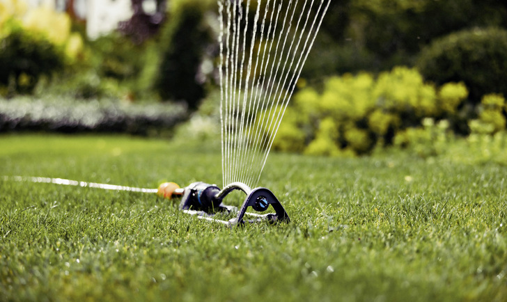  Regen bringt Segen, sagen die Bauern und Gärtner. Wenn er lange ausbleibt, leidet die Vegetation. Mit gesammeltem Niederschlag können einige Wochen überbrückt werden, ohne wertvolles Trink- und Grundwasser zu verbrauchen.