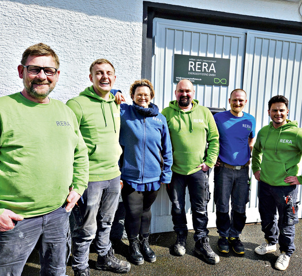 Das Rera-Team um die Gründer Rene Rumi und Philipp Radüg (von links) wickelt alle Verwaltungsprozesse ausschließlich digital ab. - © Bild: Rera
