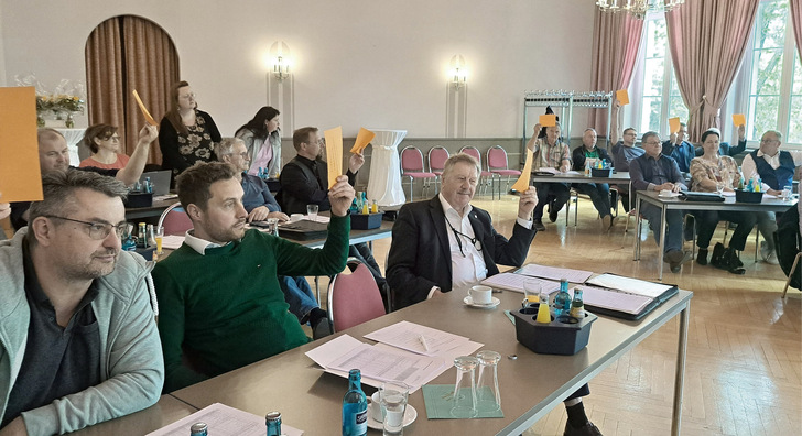  Wichtiger Bestandteil innerhalb des Verbandskosmos: die Abstimmung über den Haushalt des Fachverbandes SHK Sachsen.