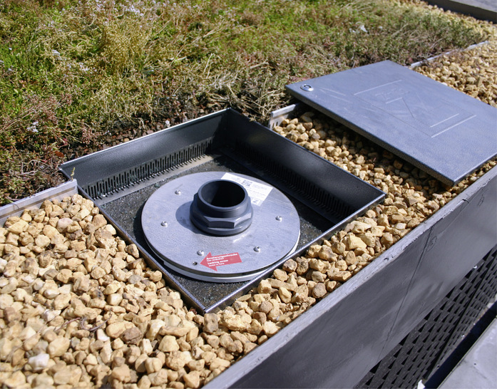 Die DIN 1986-3 gibt Leitlinien und Hilfestellungen zum Betrieb, zur Inspektion und zur Wartung von Grundstücksentwässerungsanlagen und deren Anlagenteilen. Dazu gehören auch Retentionsabläufe für Flachdächer.