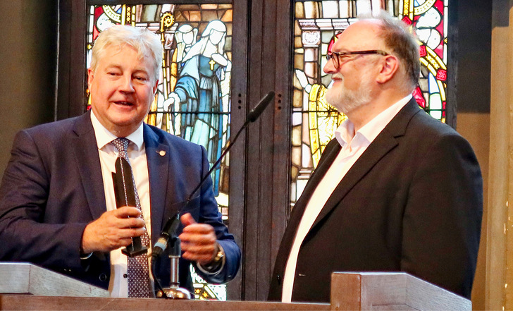 Landesinnungsmeister Erich Schulz und der Passauer ­Oberbürgermeister ­Jürgen Dupper im Gespräch.