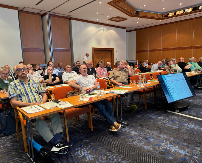 Die rund 70 Teilnehmer nutzten die ÜWG-Mitgliederversammlung in Fulda für lebhafte Diskussion und regen Austausch.