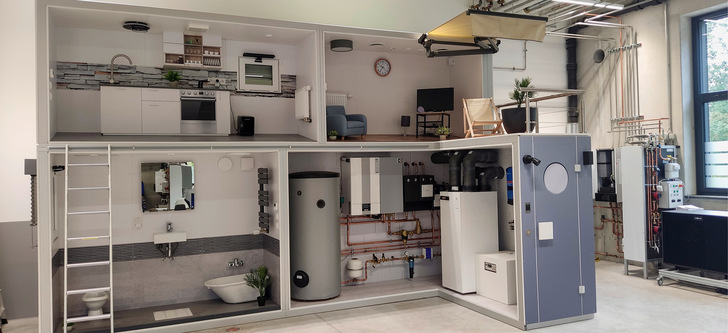 Das Musterhaus mit digitaler Wohnraumtechnik ist das Herzstück der neuen Werkstatt der SHK-Innung.