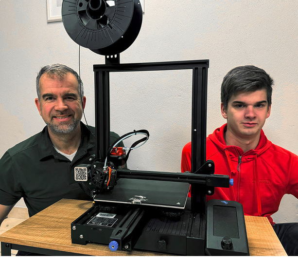 Wenn der Vater mit dem Sohn aktiv wird: Rainer und Philipp Sebastian (rechts) gehen neue Wege in der Ersatz- bzw. Einzelteil­beschaffung.