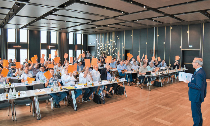 Einstimmig! Mit einem klaren Votum verabschieden die Delegierten im Festsaal des Atlantic Hotel Heidelberg ihre Forderungen zur Landtagswahl.