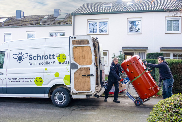 Die SchrottBienen setzen auf festangestellte Teams, damit die Qualitätskontrolle von Anfang bis Ende in der eigenen Hand bleibt.