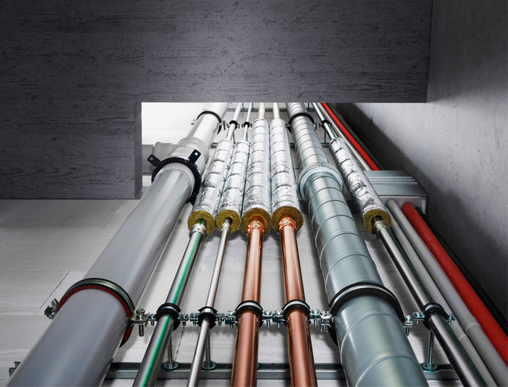 Speziell im Geschossbau werden Schächte immer dichter mit unterschiedlichsten Rohr- und Elektroleitungen gemischt belegt. Das stellt besonders hohe Anforderungen an den Brandschutz.