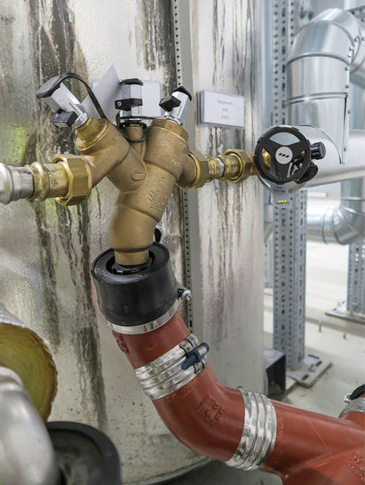 Anschluss eines ­Systemtrenners.