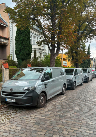 Der S﻿HK-Handwerksbetrieb Clara wurde von der Gründung weg digital aufgestellt. Alle Monteure sind gut vernetzt un﻿terwegs.
