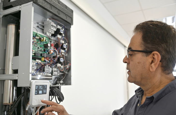 Der SHK-Unternehmer Khaled Al Shafei, befasst sich schon seit längerer Zeit mit alternativen Energien. Wichtig ist ihm: Wissen aufbauen geht vor schnelle Geschäfte machen.