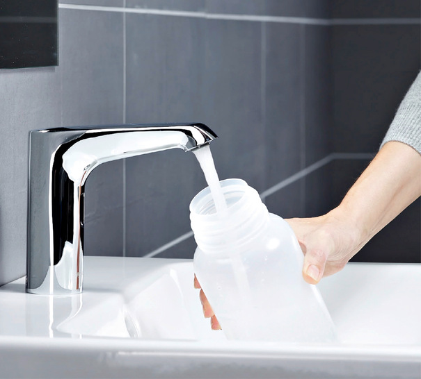Bei der gestaffelten Stagnations­beprobung ist das Probennahme­volumen klar festgelegt: Für S0, S1 und S2 wird jeweils genau ein Liter Trinkwasser entnommen. Nur so lassen sich die Messergebnisse für Blei, Kupfer und Nickel ­fach­gerecht bewerten.