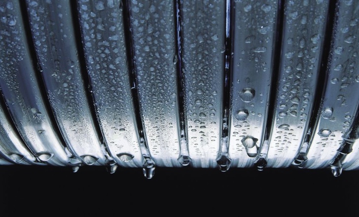 Bild 1 Kondensation auf der Inox-Radial-Heizfläche aus Edelstahl Rostfrei: Brennwerttechnik nutzt die im Wasserdampf des Heizgases latent enthaltene Wärmeenergie