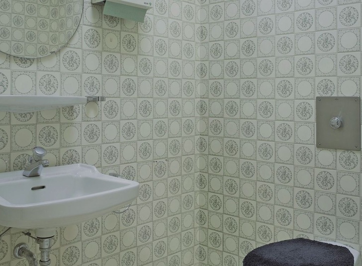 Karger Charme früherer Zeiten: Das Gäste-WC scheint schon lange auf eine zweite Chance zu warten Karger Charme früherer Zeiten: Das Gäste-WC scheint schon lange auf eine zweite Chance zu warten