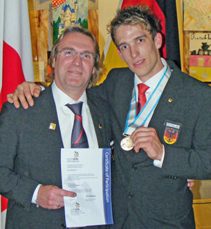 Freuten sich über das errungene Leistungsdiplom: Jurymitglied und Betreuer Ulrich Wedel und Anlagenmechaniker Steffen Jourdan