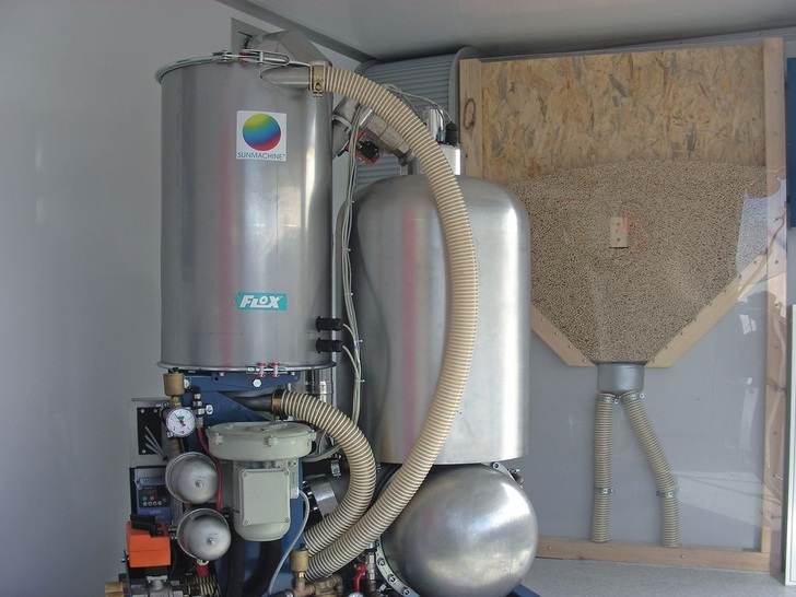 Über 4500 Pellet-gefeuerte Stirling-Mikro-WKK-Geräte mit 3 kWel und 10 kWth will Sunmachine noch dieses Jahr produzieren