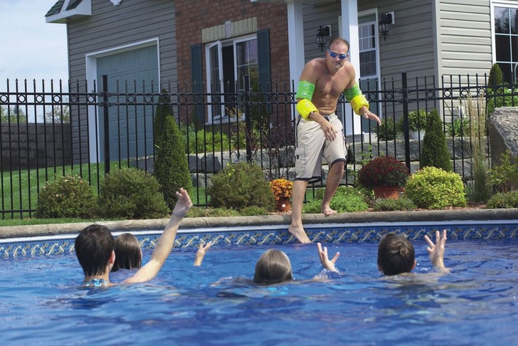 Viele Eigenheimbesitzer erfüllen sich heute ihren Traum vom eigenen Schwimmbad