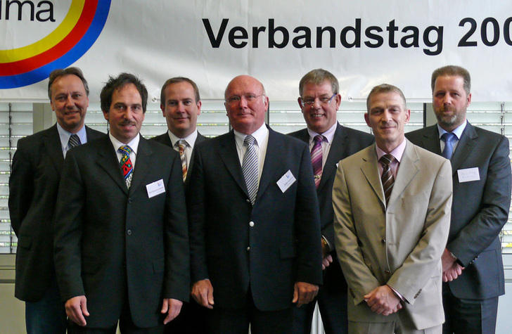 Vorstand ohne Dame(v.l.): Hans-Joachim Hering, Karl-Hermann Richter, Wilfried Dahlmanns, Landesinnungmeister Dieter Lackmann, Norbert Borgmann, Dieter Tscharntke und Bernd Schöllgen - © SBZ
